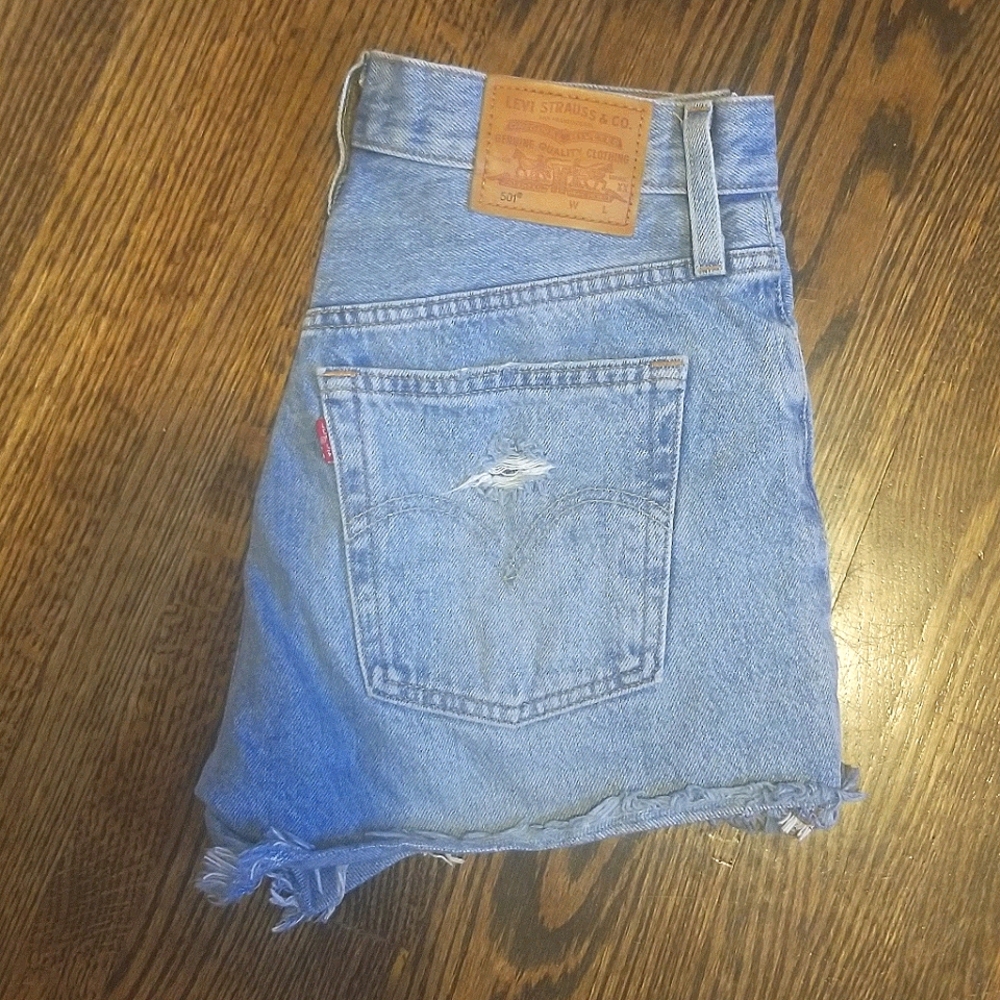 levi's light wash shorts
